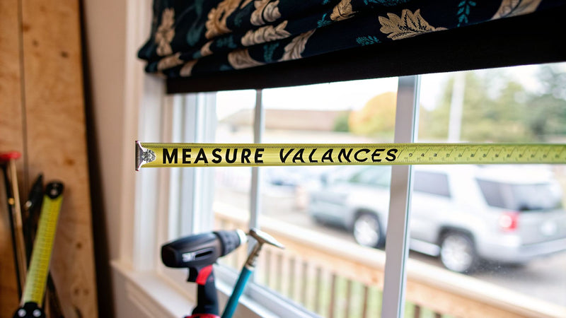 window valance measuring guide with tape measure and curtain rod